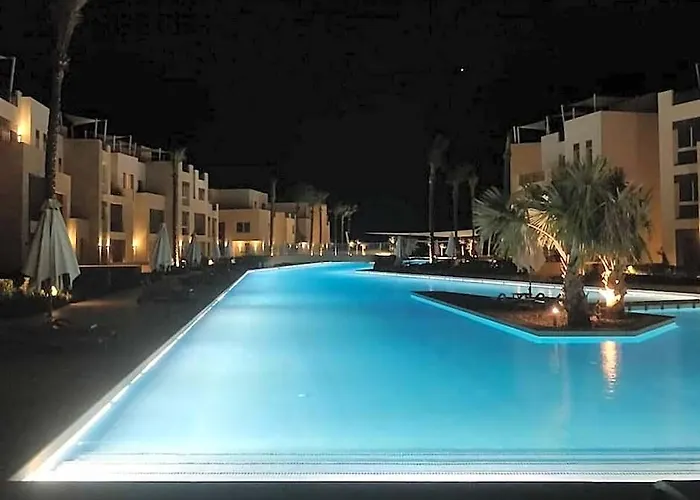 Mangroovy Magic Poolview 1br In Beachfront Complex 3* 洪加達