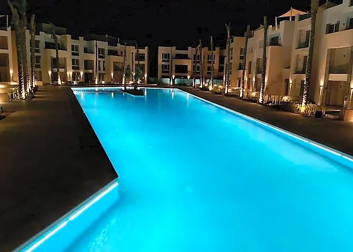 Mangroovy Magic Poolview 1br In Beachfront Complex 洪加達