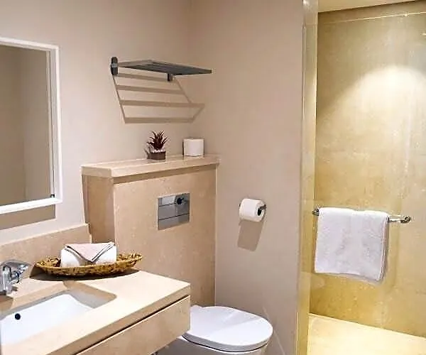 Mangroovy Magic Poolview 1br In Beachfront Complex 酒店 洪加達